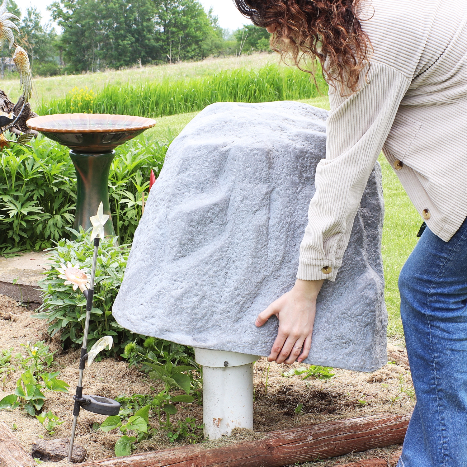 Roche de paysage en polyrésine artificielle avec pieux - Gris