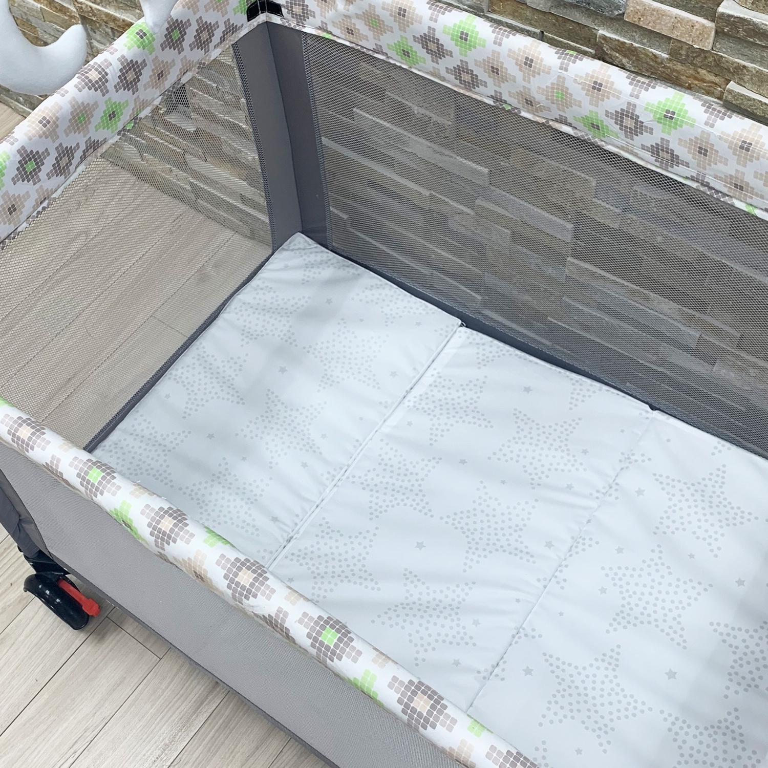 Coussin de parc Tri-Fold avec housse imperm&eacute;able PEVA de Simmons