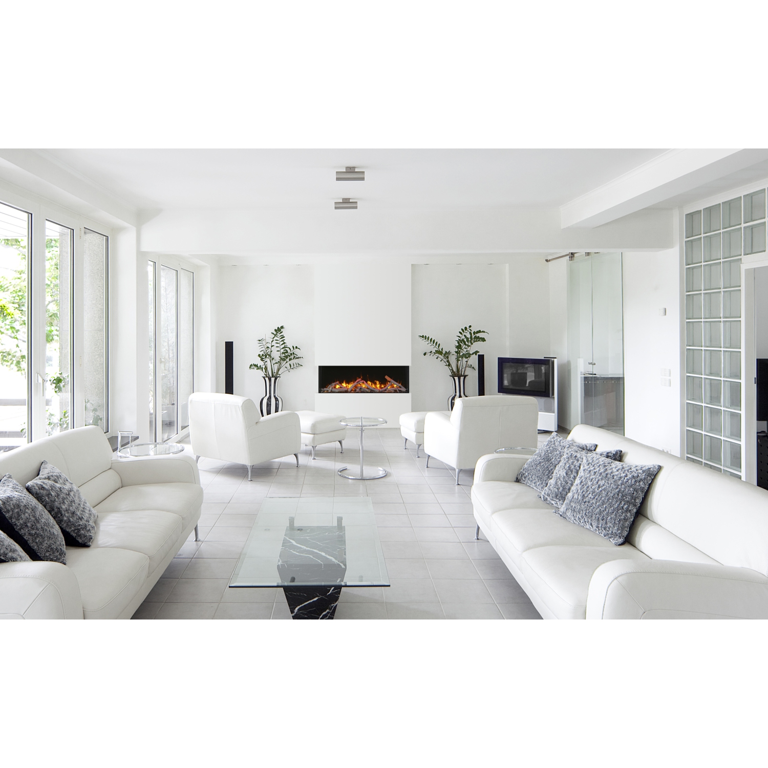 Le foyer électrique mince Bay de 60 po comprend un ensemble de 10 bûches, du verre de feu gris anthracite, de la vermiculite, du verre de feu noir et