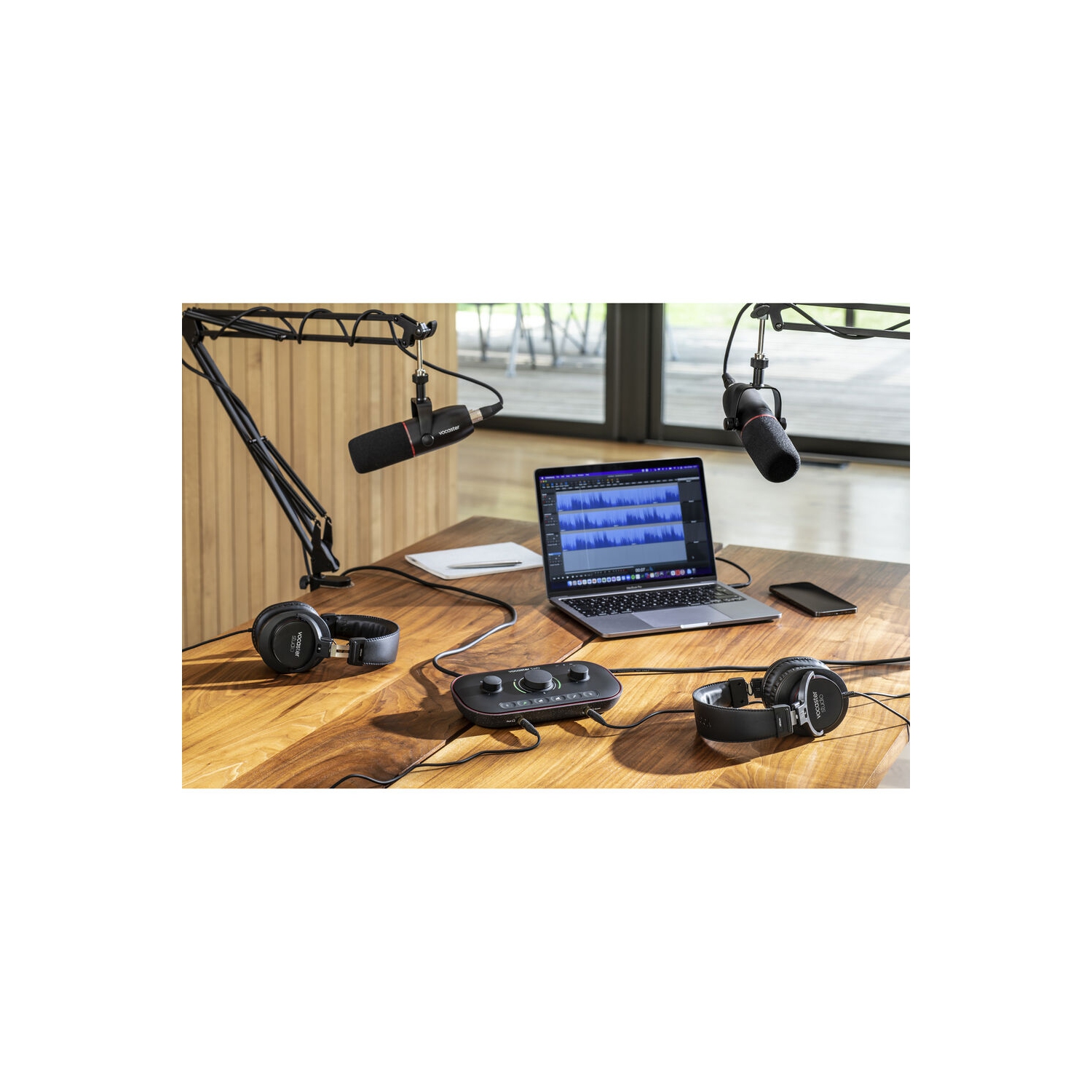 Focusrite Vocaster Two Studio Podcasting Kit