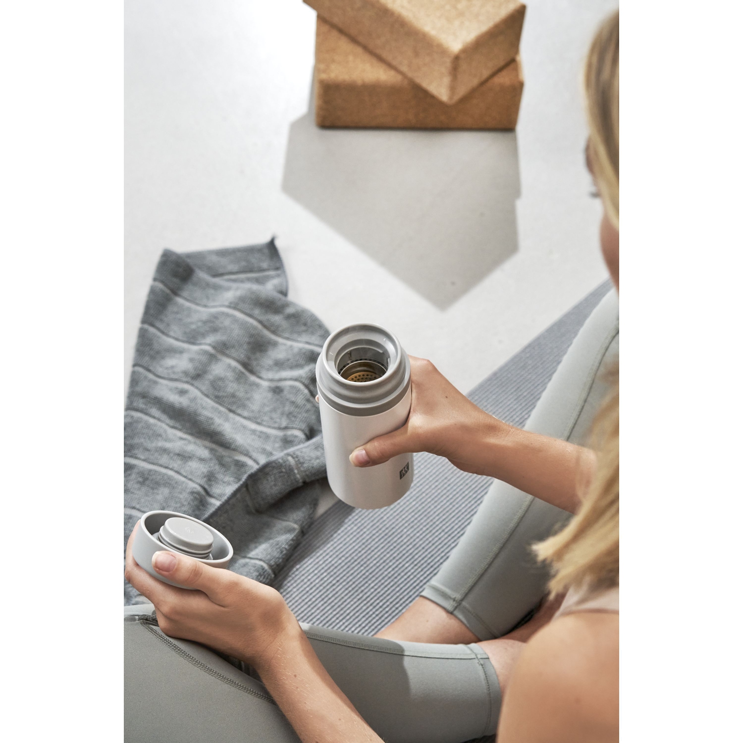 ZWILLING Thermo Tea And Fruit Infuser Bottle, 420 mL, White-Grey