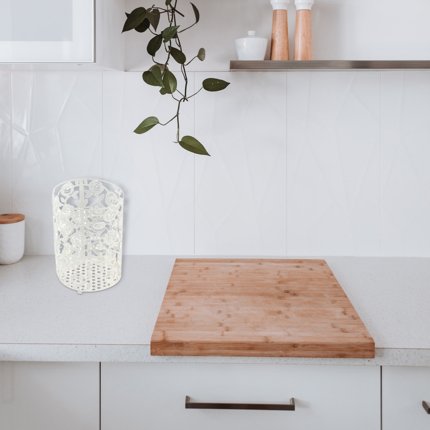 Maison Concepts White Rose Round Cutlery Solder