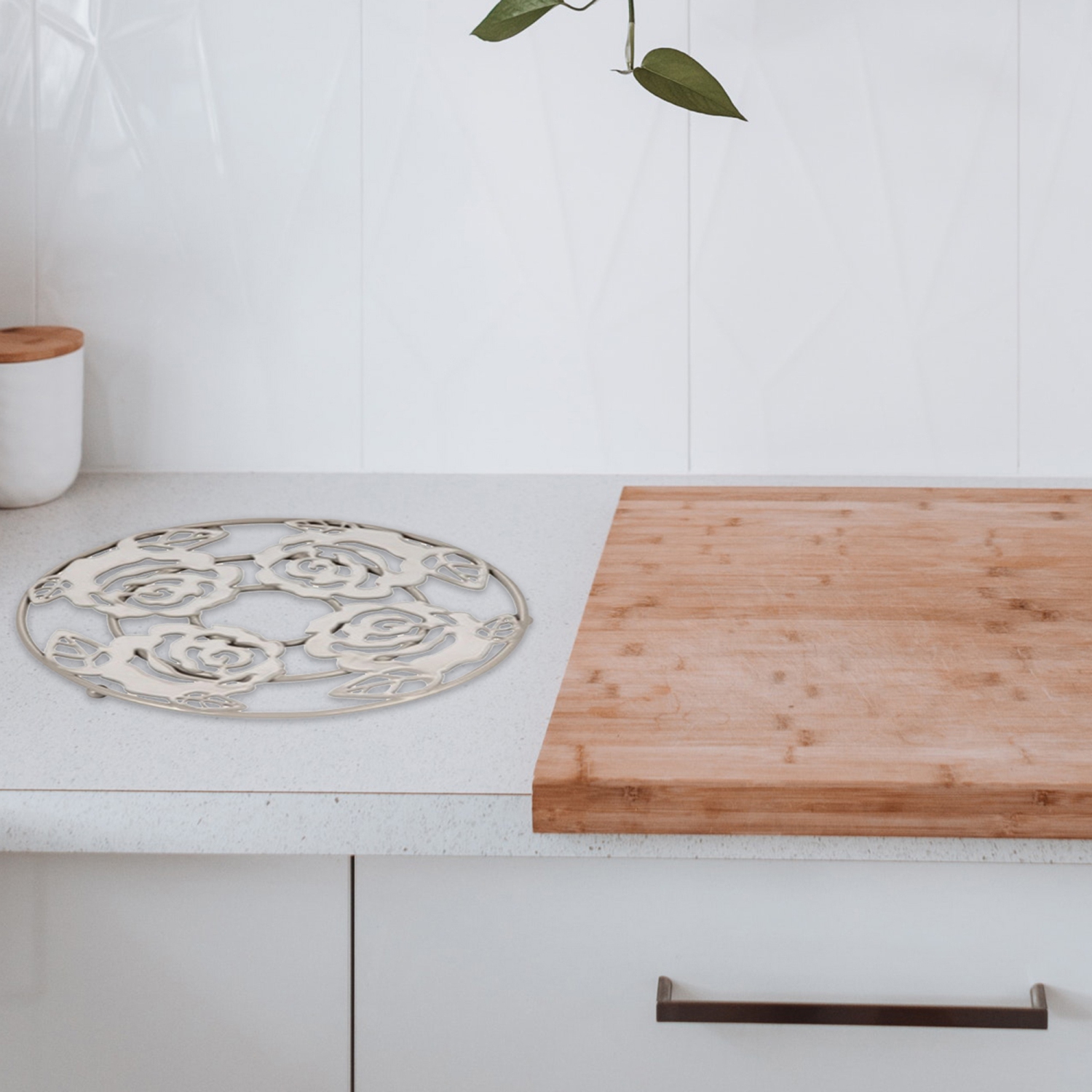 Maison Concepts White Rose Round Trivet - Set of 2