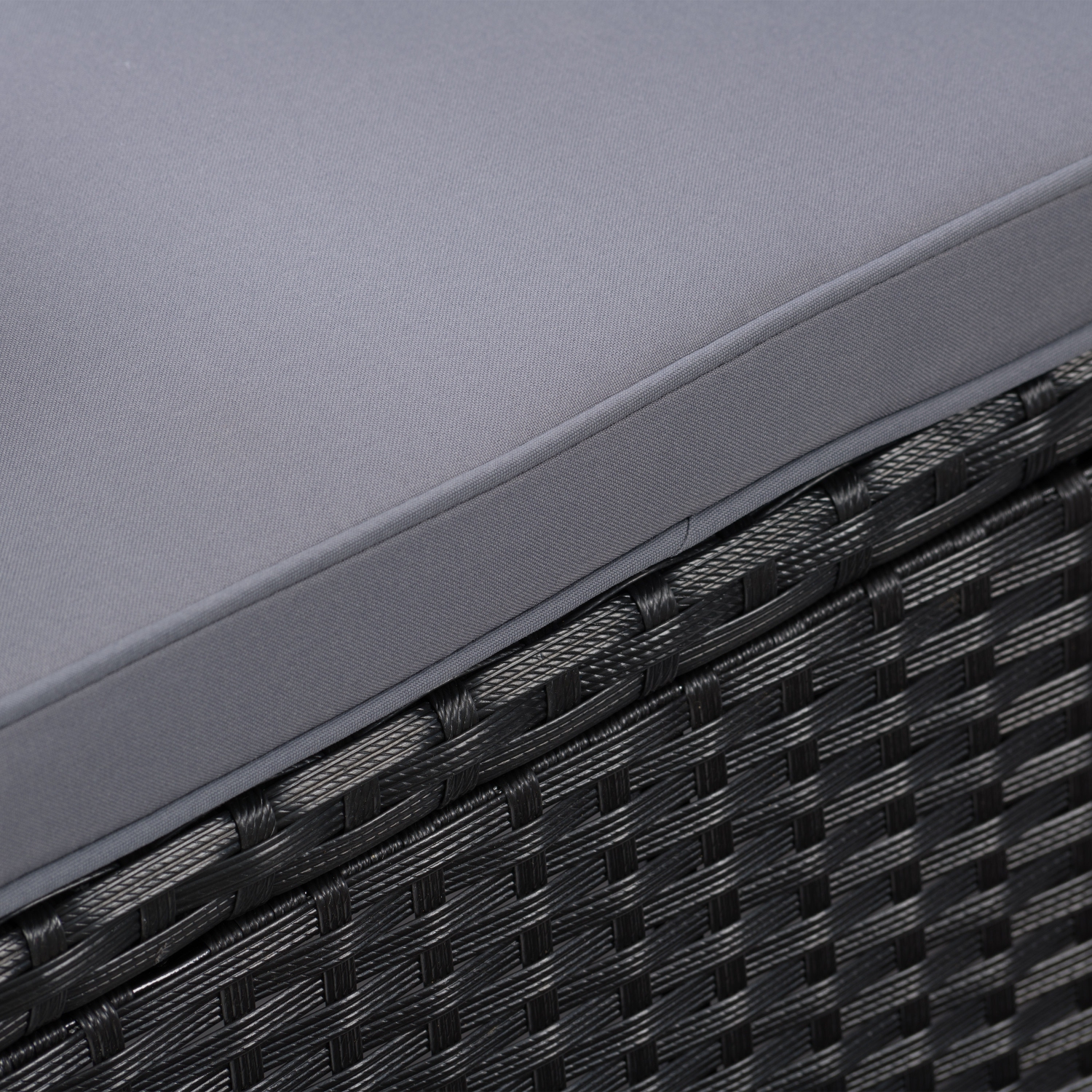 Ensemble de patio de 5 pièces en osier Parksville de CorLiving avec table, chaises et coussins, meubles de patio extérieurs