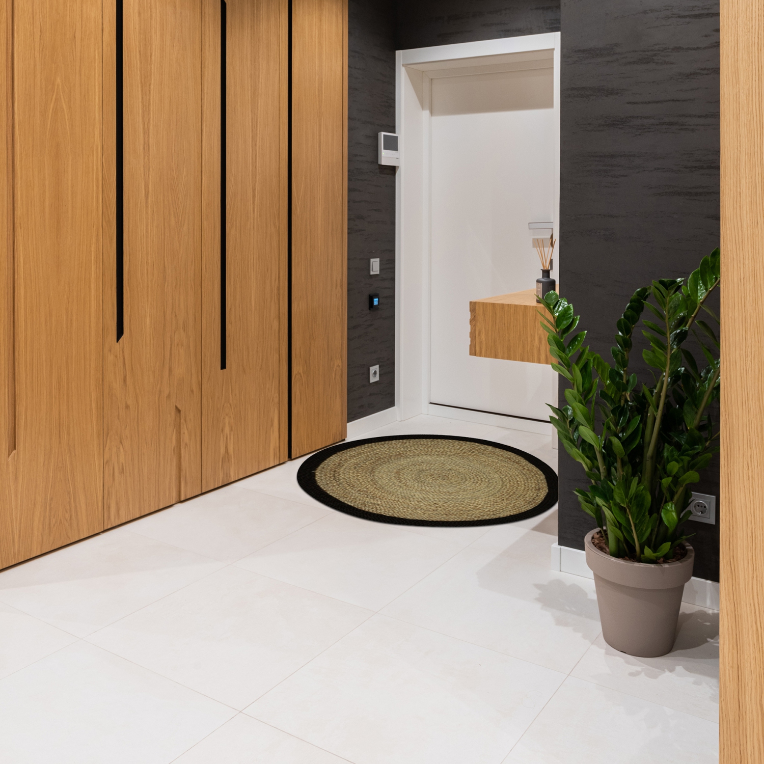 Maison Concepts Round Braided Jute Mat With Black Cotton Border 36"