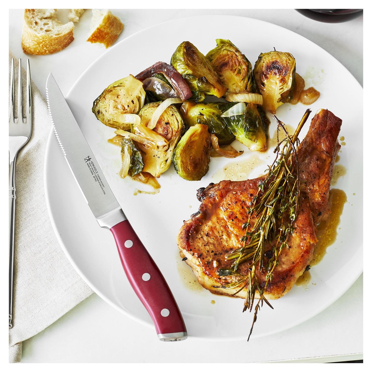 HENCKELS – Ensemble de BIFTECKS en acier forgé Accent, 4 pièces, rouge