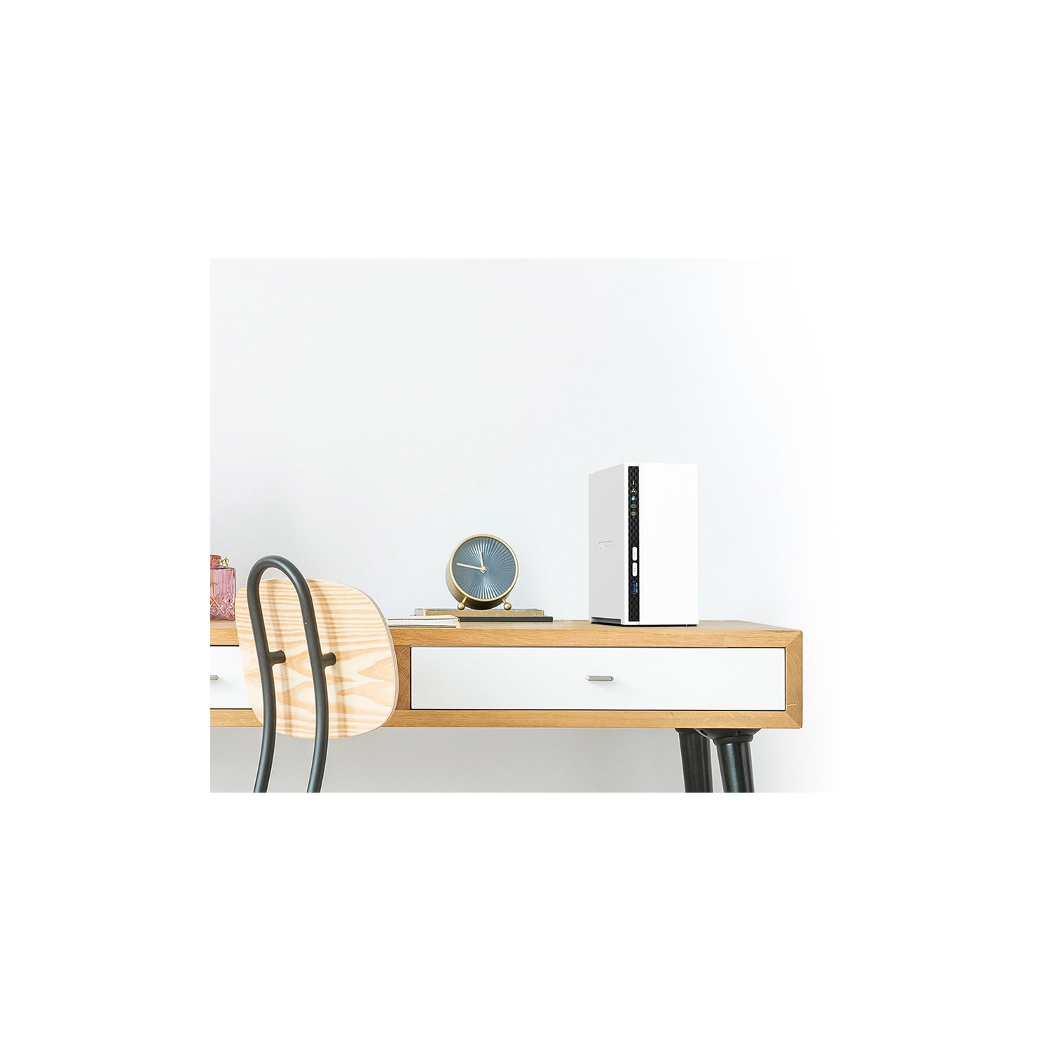 QNAP – NAS d’ordinateur de bureau TS-233-US à 2 baies, processeur quadruple coeur Cortex-A55 d’ARM et 2 Go de mémoire vive DDR4