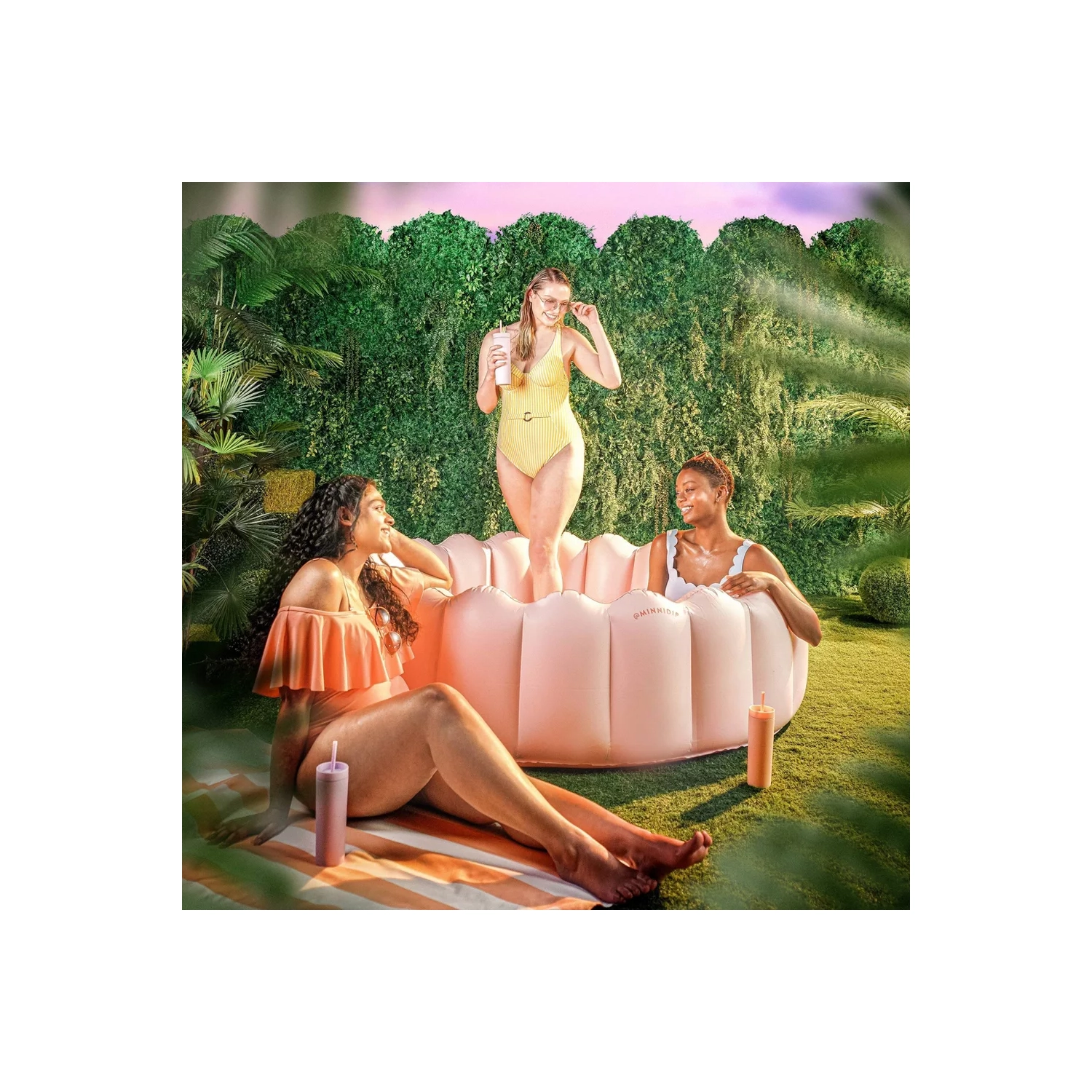 MINNIDIP Tufted Pool - Blushing Palms