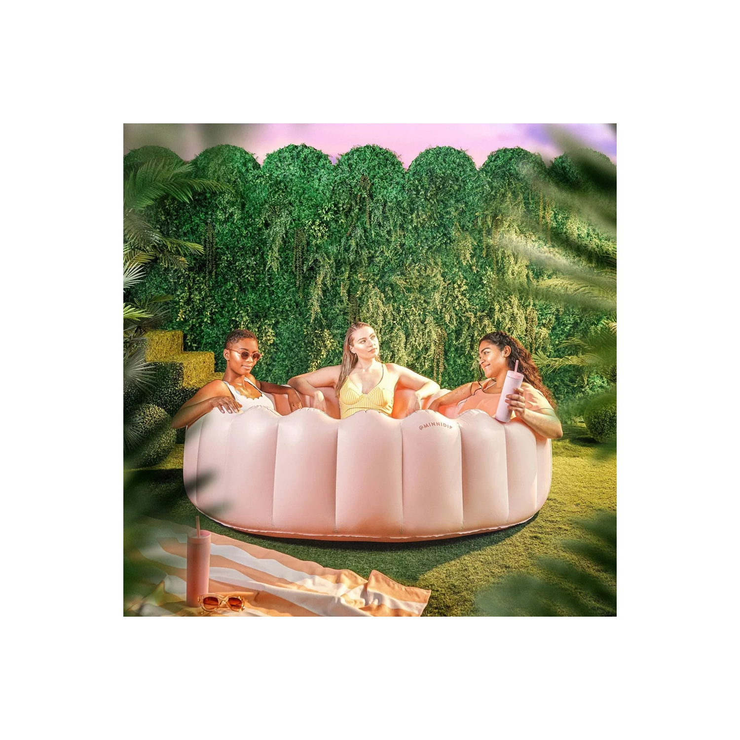 MINNIDIP Tufted Pool - Blushing Palms