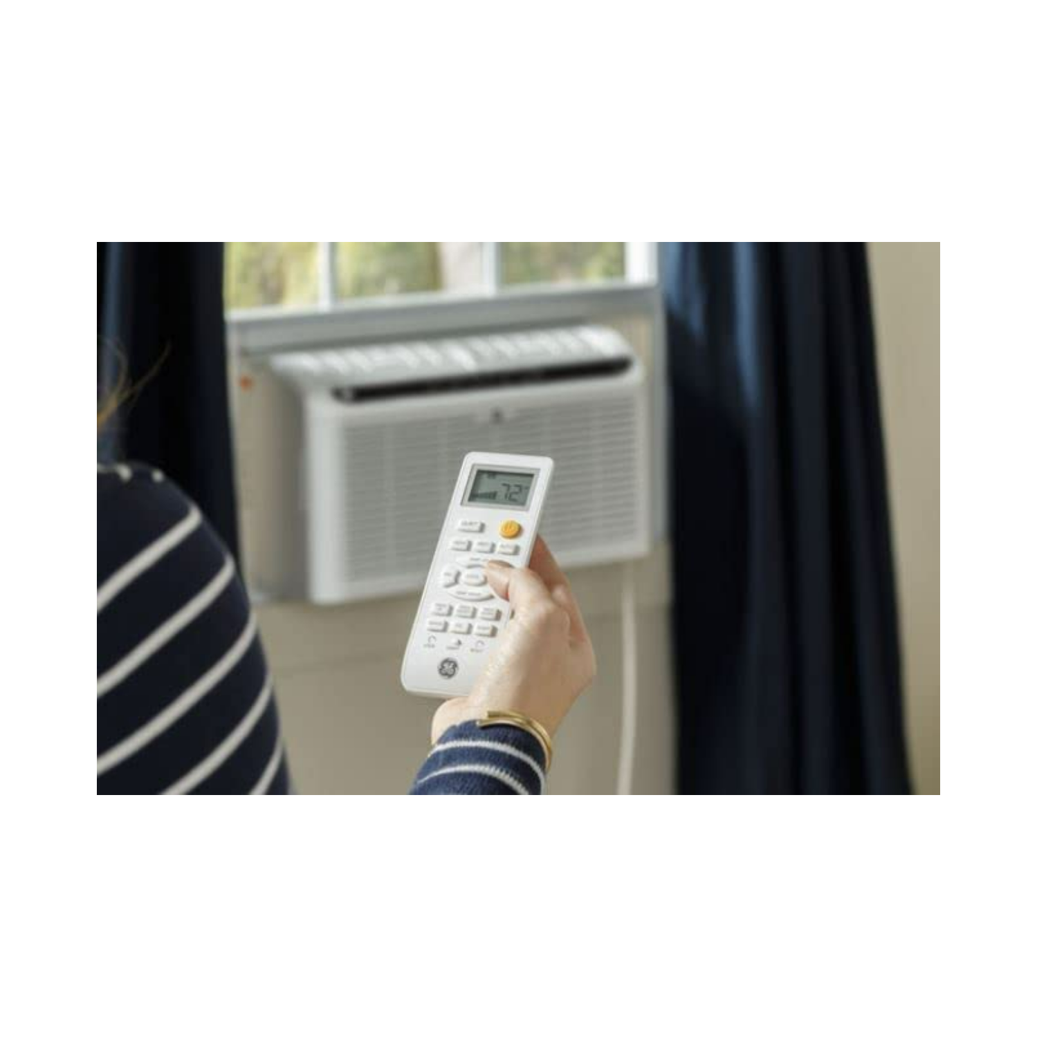 GE AHD06LZ 6200 BTU Ultra Quiet 250 Sq. ft. Window Air Conditioner Good