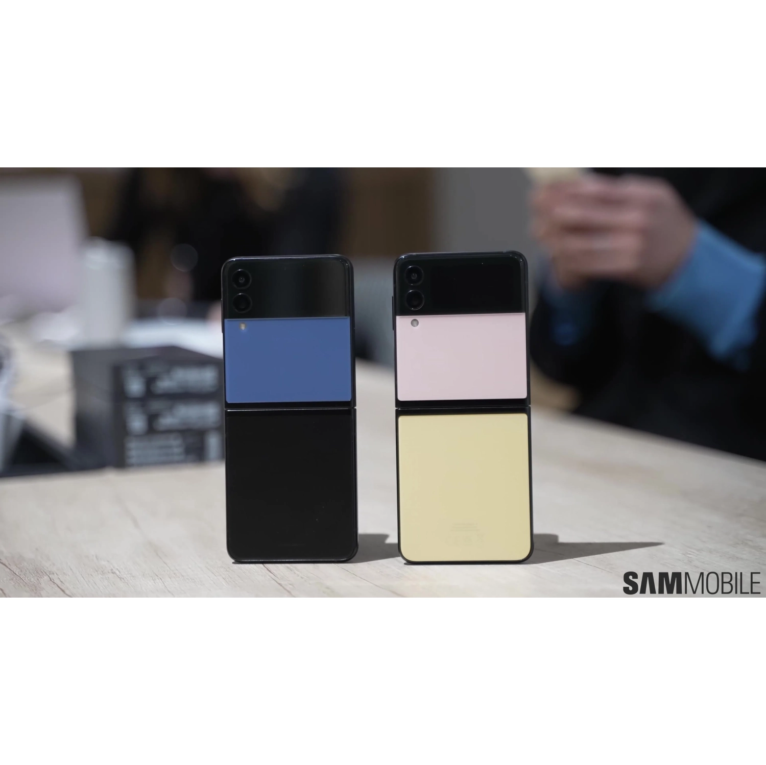 Brand New - Samsung Galaxy Z Flip 3 5G 256GB Black/Pink/Blue Unlocked
