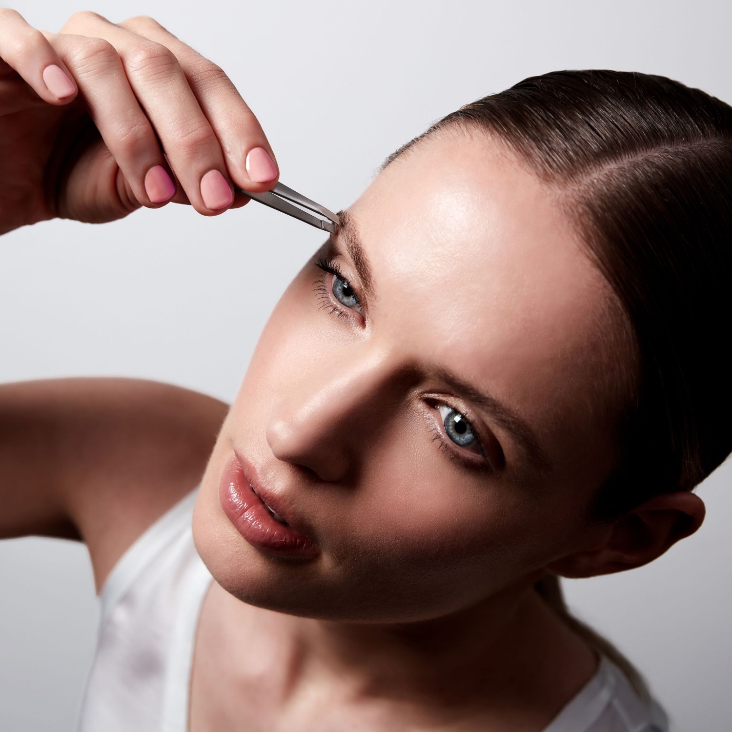 Pinces à épiler inclinées de qualité supérieure de ZWILLING