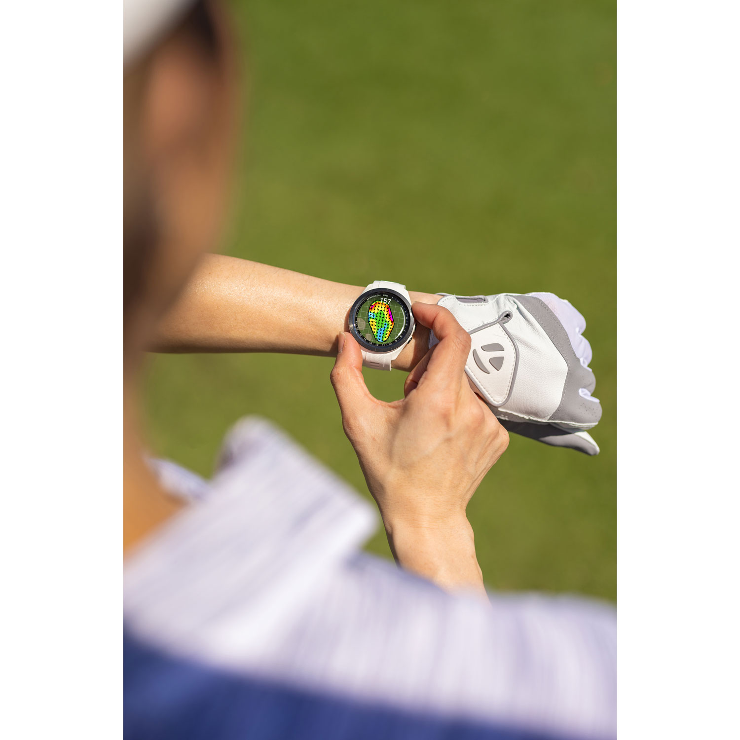 Montre intelligente GPS de 42 mm Approach S70 de Garmin pour le golf - Blanc