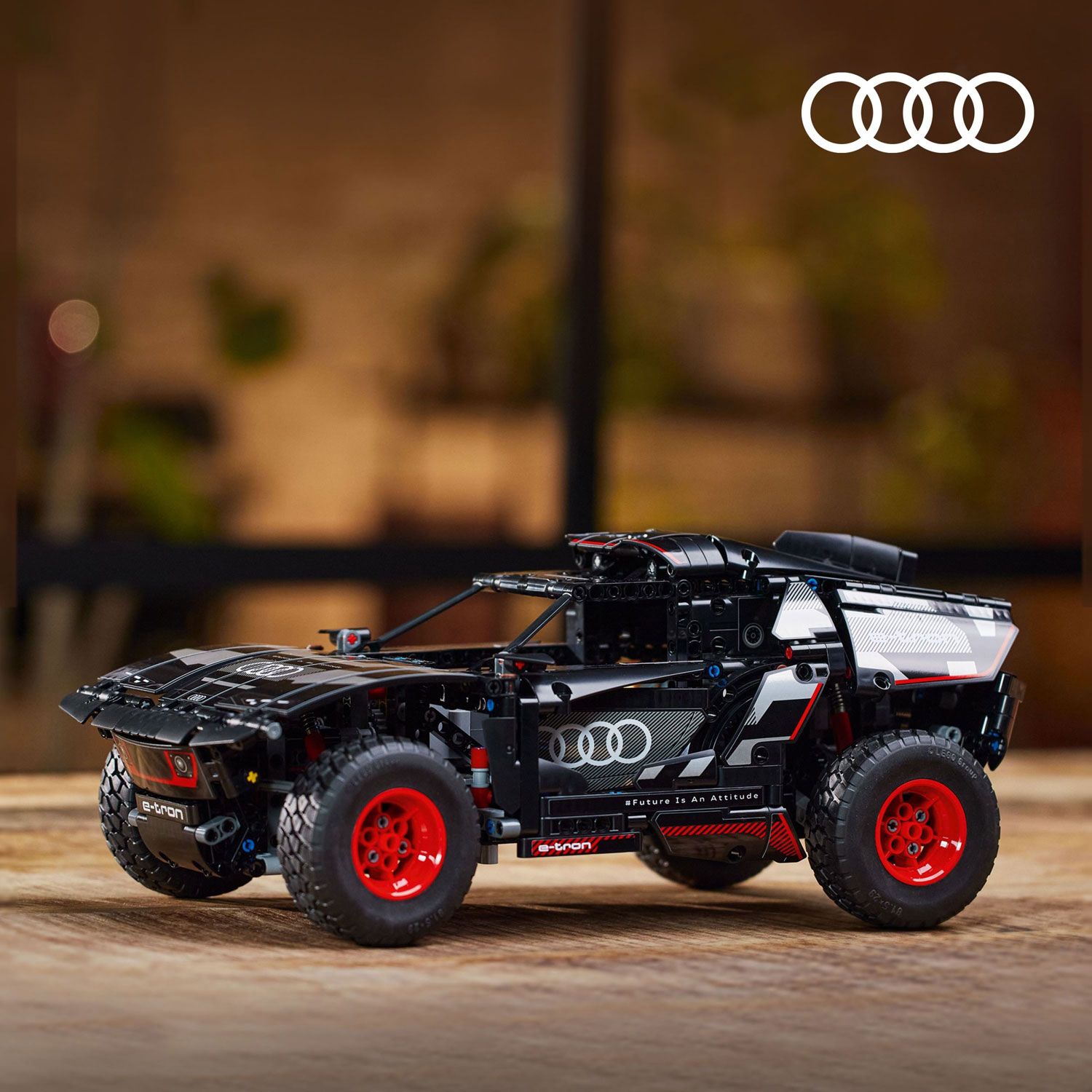 LEGO Technic: Audi RS Q e-tron - 914 Pieces