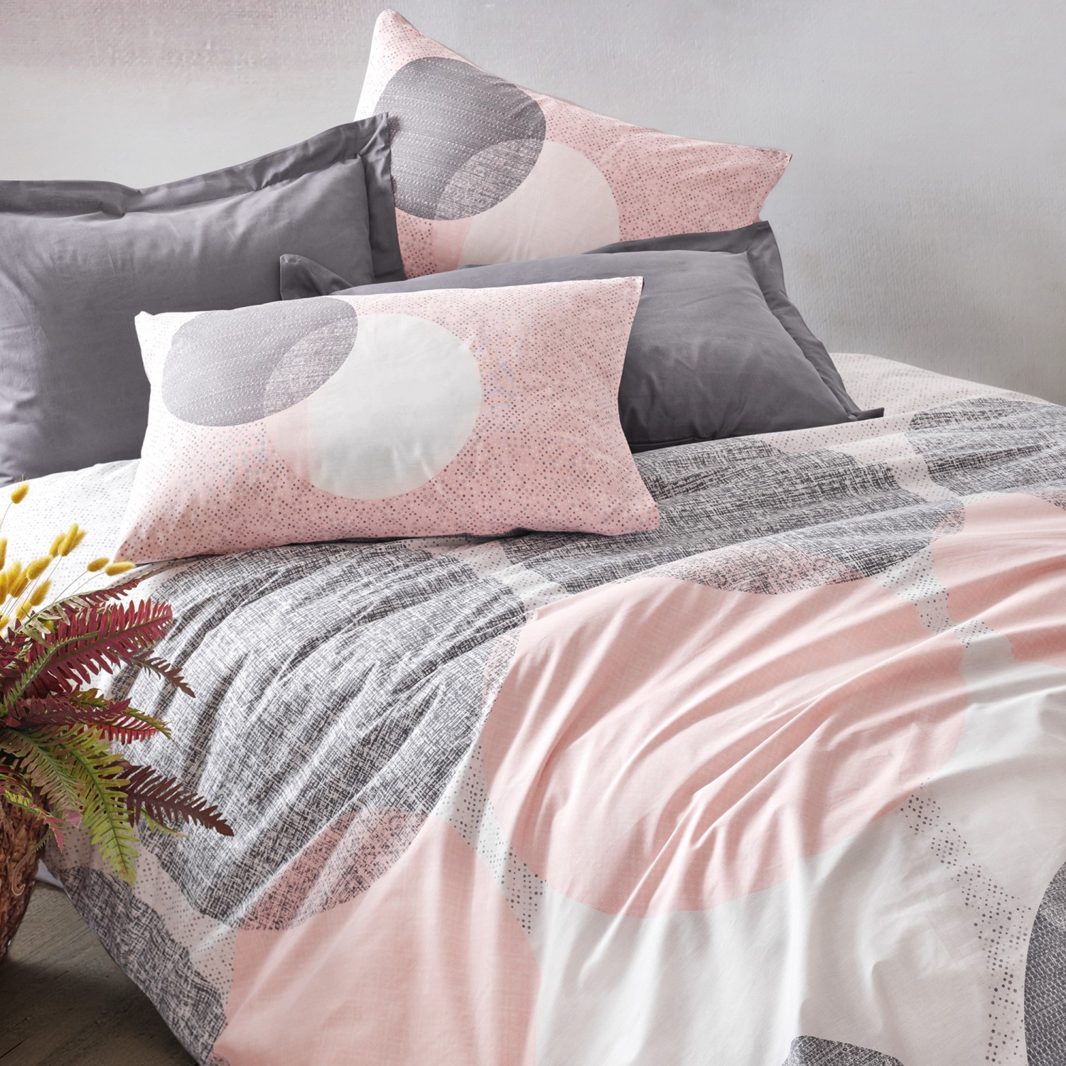SUSSEXHOME Peach Circles Duvet Cover Set Pink, Full Size Duvet Cover, 1 Duvet Cover, 1 Fitted Sheet and 2 Pillowcases - Iron Safe, Hypoallergenic,