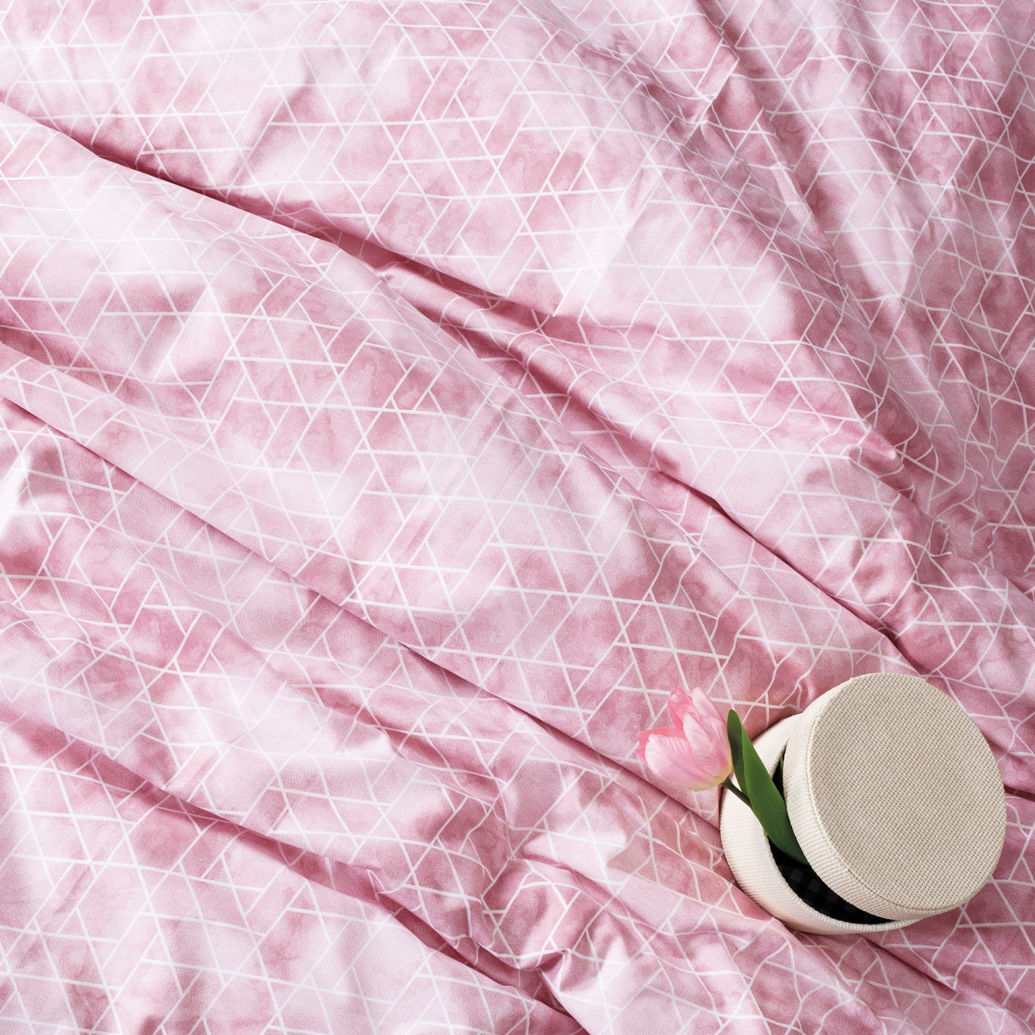 SUSSEXHOME Peach Girl Duvet Cover Set Pink, Queen Size Duvet Cover, 1 Duvet Cover, 1 Fitted Sheet and 2 Pillowcases, Iron Safe, Hypoallergenic,