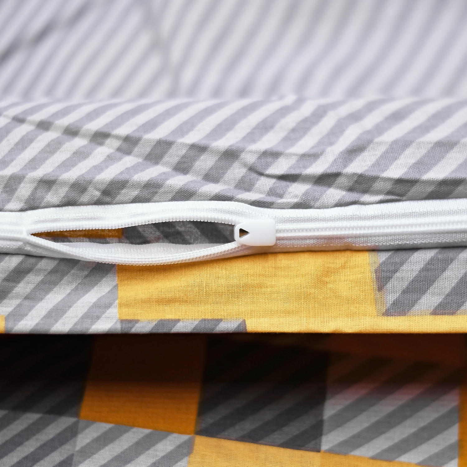 SUSSEXHOME Yellow Geometry Duvet Cover Set, King Size Duvet Cover, 1 Duvet Cover, 1 Fitted Sheet and 2 Pillowcases, Iron Safe, Hypoallergenic,