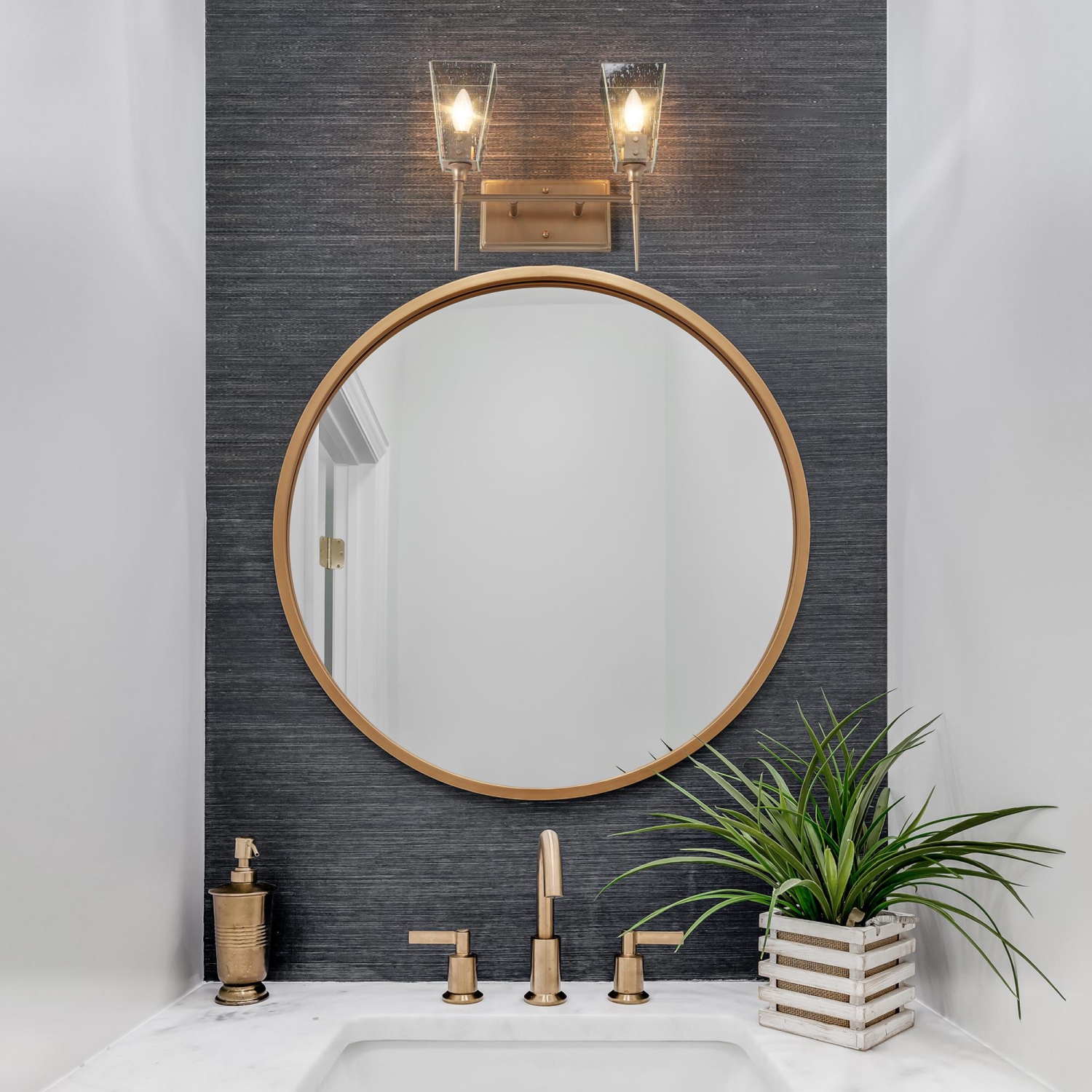 Modern 2-Light Bell Gold Vanity Light Bathroom Wall Light Fixture with Seeded Glass Shades