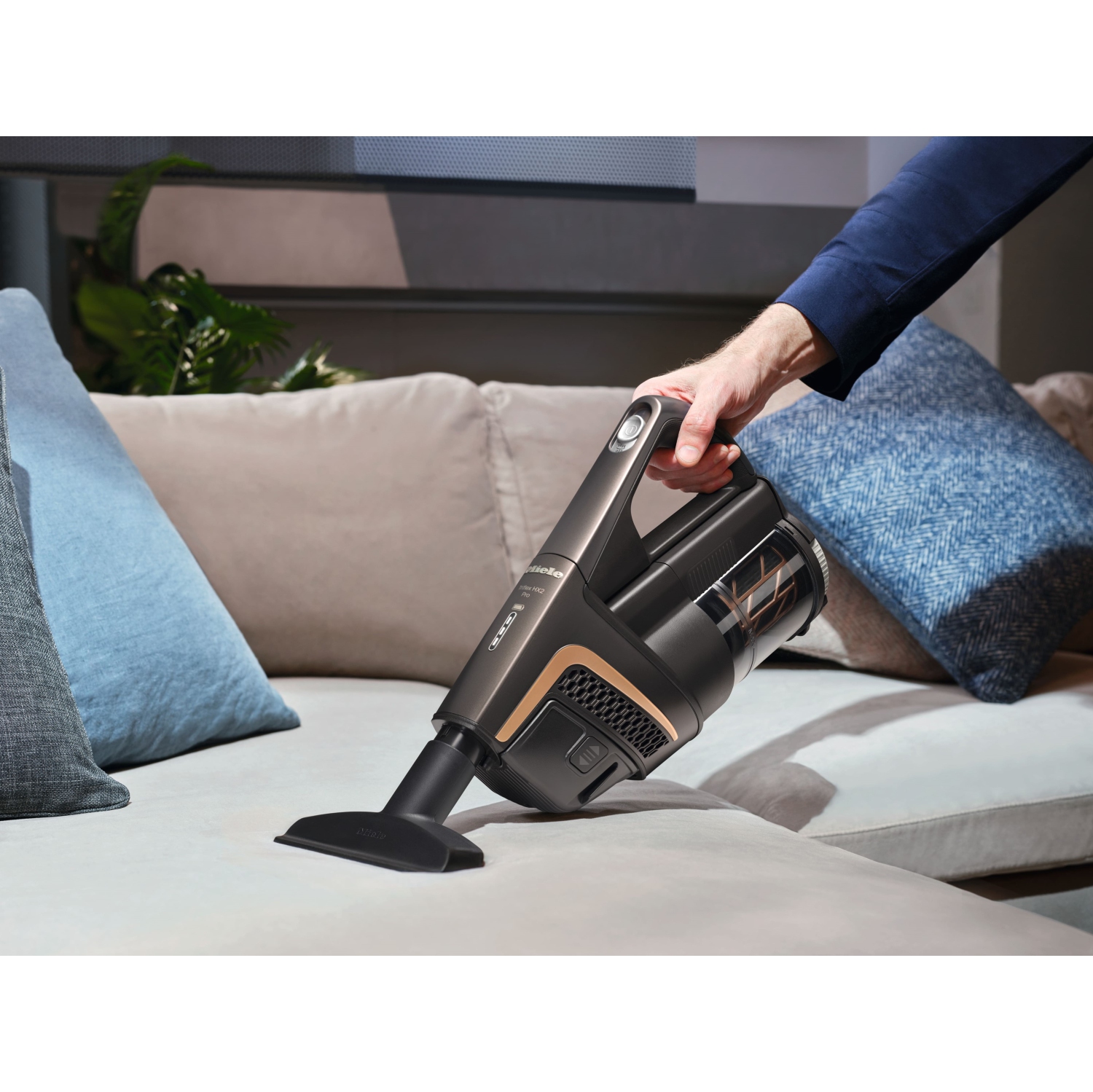 Aspirateur-balai vertical sans fil Triflex HX2 Pro de Miele avec moteur 3-en-1 léger à DEL breveté à efficacité numérique - Batterie rechargeable