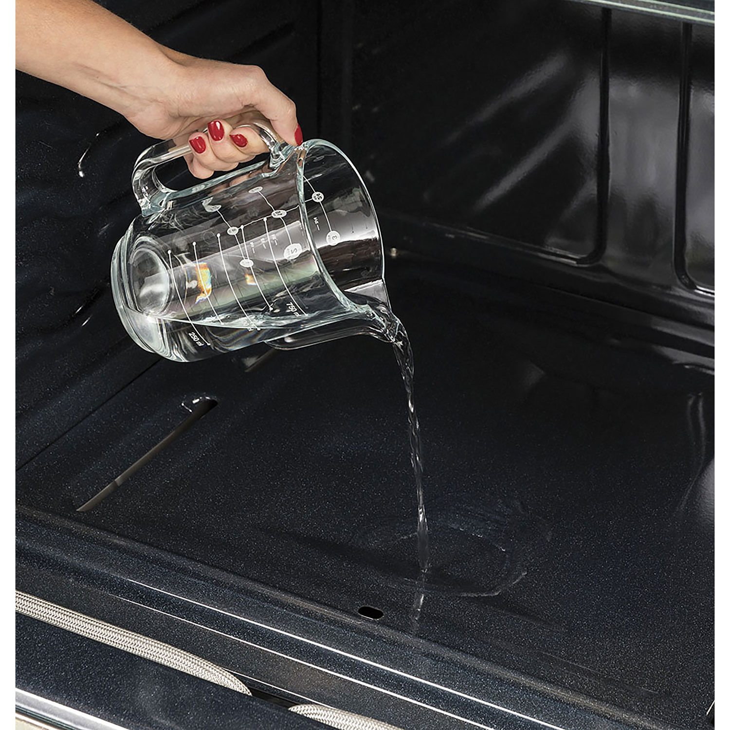 Cuisinière électrique autonome à 5 éléments avec convection véritable et friture à l'air 5,0 pi³ 30 po de GE - Ardoise