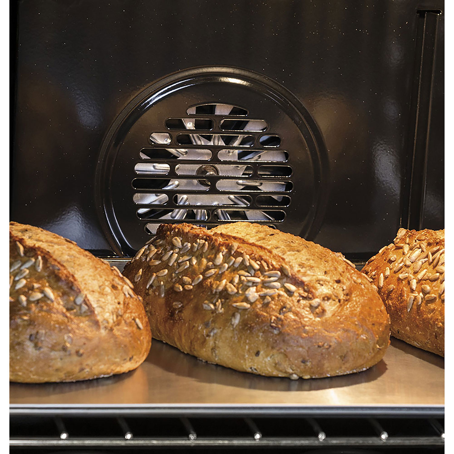 Cuisinière électrique autonome à 5 éléments avec convection véritable et friture à l'air 5,0 pi³ 30 po de GE - Ardoise