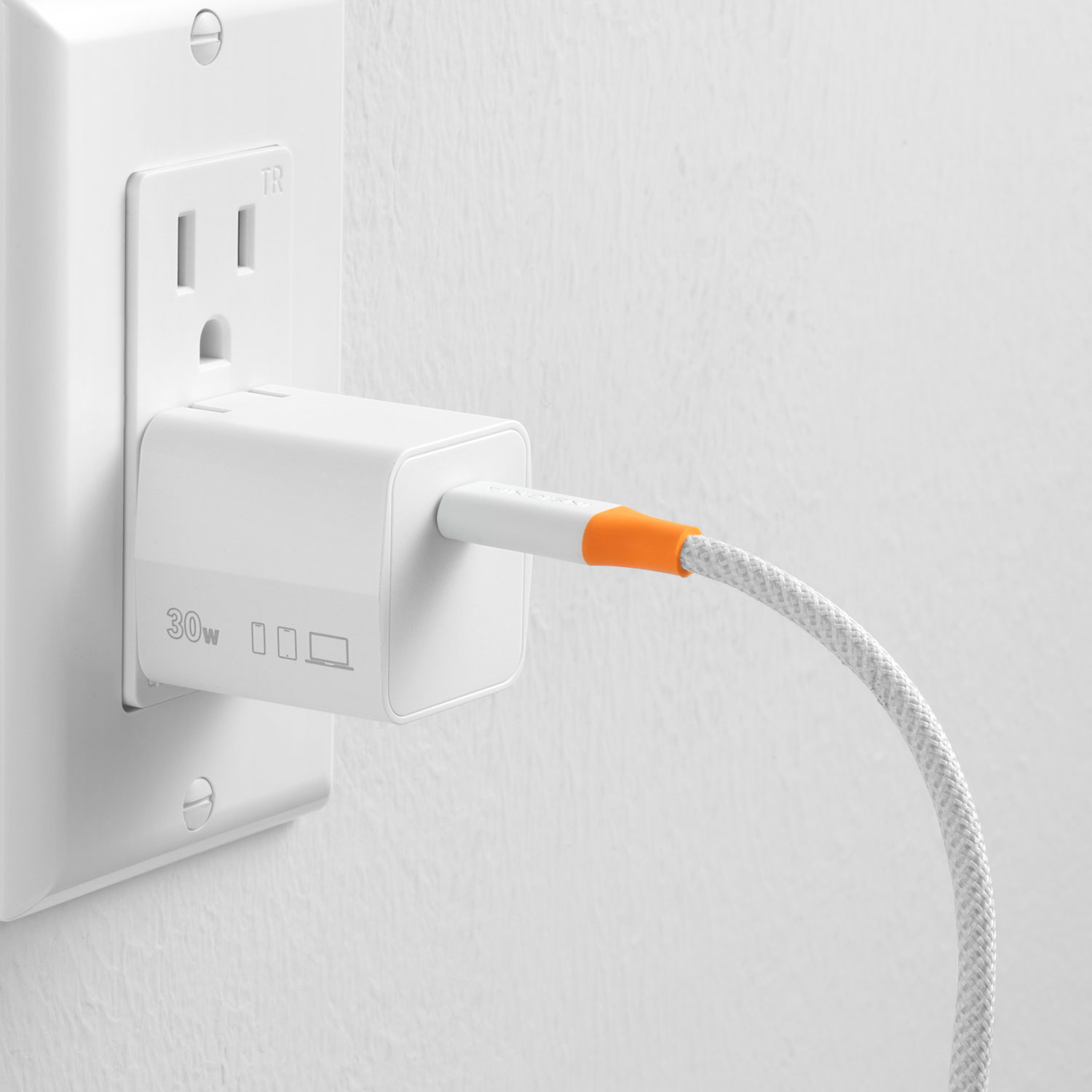 Chargeur mural USB-C de 30 W d'Insignia - Blanc - Exclusivité Best Buy