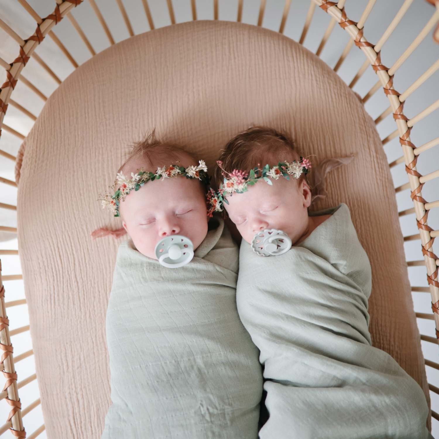 Mushie Extra Soft Cotton Muslin Bassinet Sheet - Tradewinds