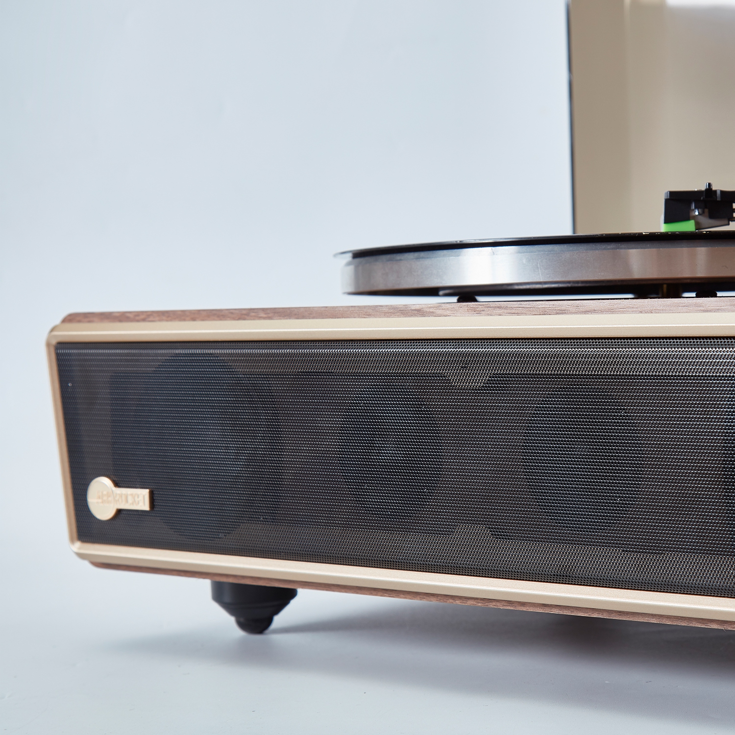 Arkrocket Huygens Bluetooth Turntable With Built-In Speakers