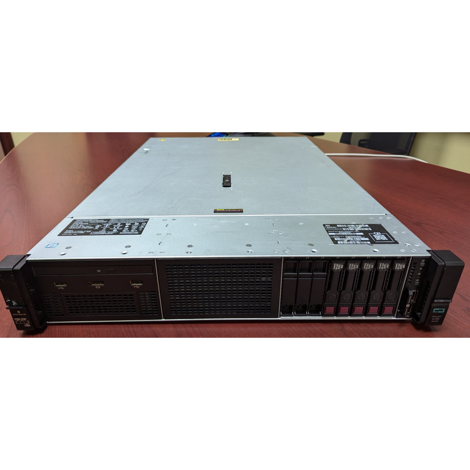 Remis à neuf - HPE DL380 Gen10 2U 8 baies SFF 2x Xeon Silver 4110 8C, 32&nbsp;Go DDR4 , Pas de disque dur, P408i-A SR Raid, PAS DE système