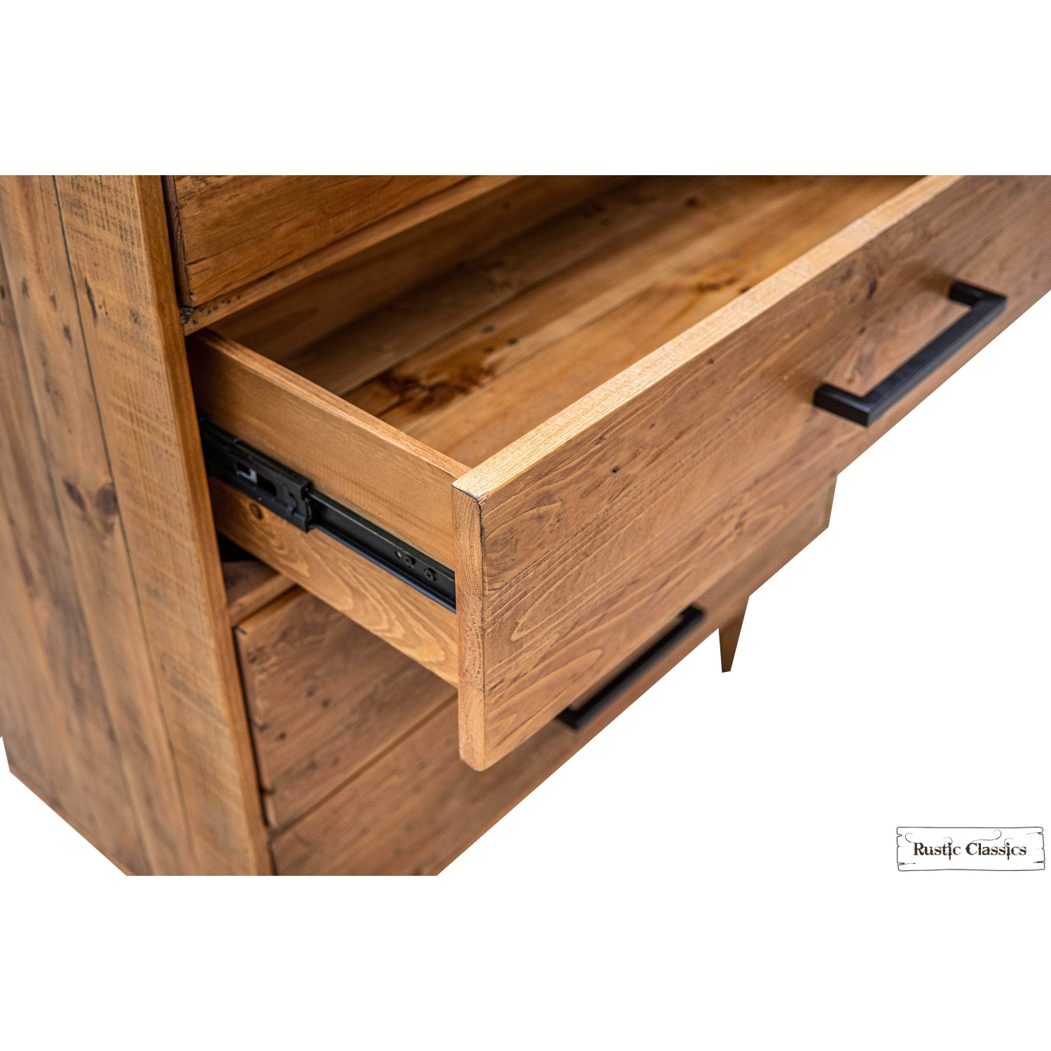 Commode rustique à 5 tiroirs en bois recyclé Cypress de Classic - épice