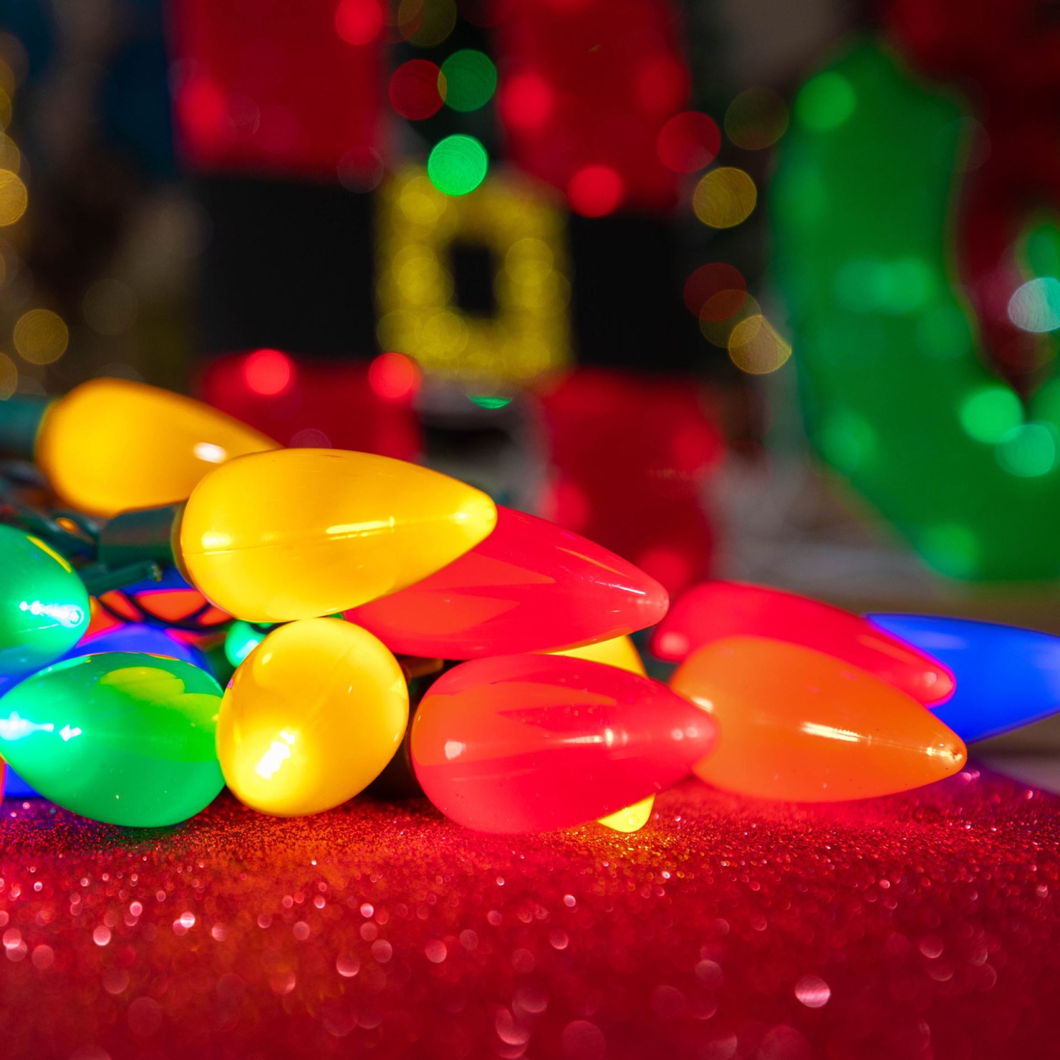 25 Foot C9 Ceramic Christmas String Light Set - Outdoor Christmas Light String - – Opaque Christmas Bulbs - Roofline Light String – Outdoor String