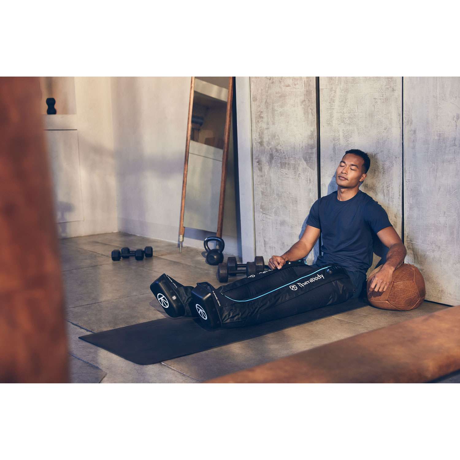 Bottes massantes à l'air RecoveryAir JetBoots de Therabody - Moyen - Noir