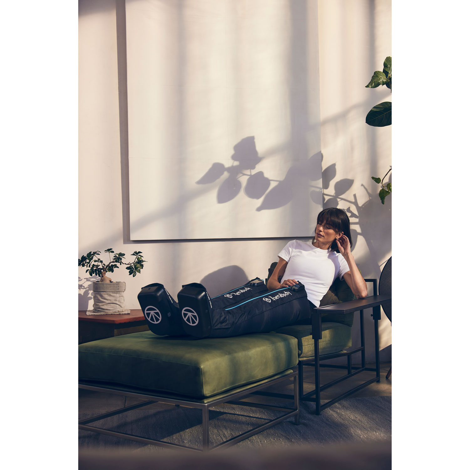 Bottes massantes à l'air RecoveryAir JetBoots de Therabody - Moyen - Noir