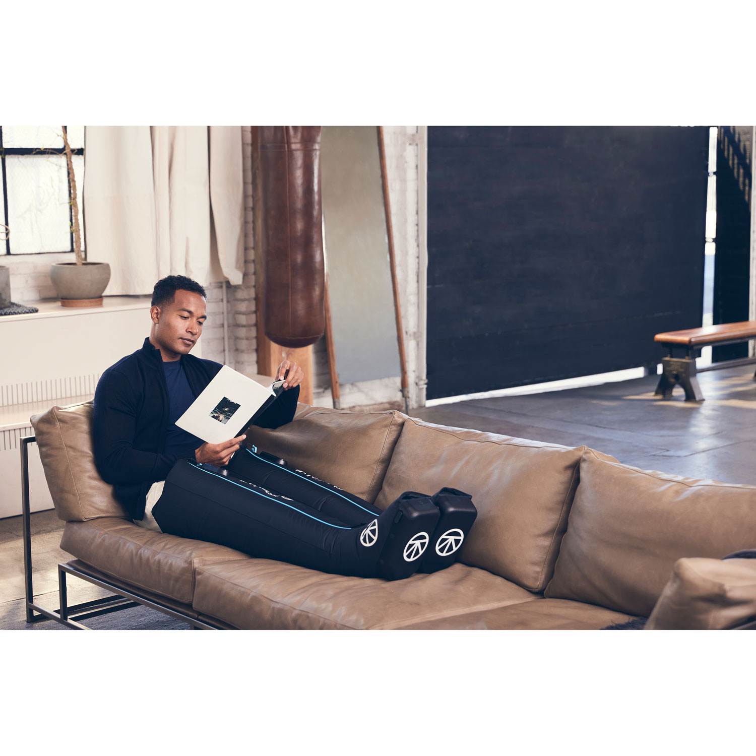 Bottes massantes à l'air RecoveryAir JetBoots de Therabody - Moyen - Noir