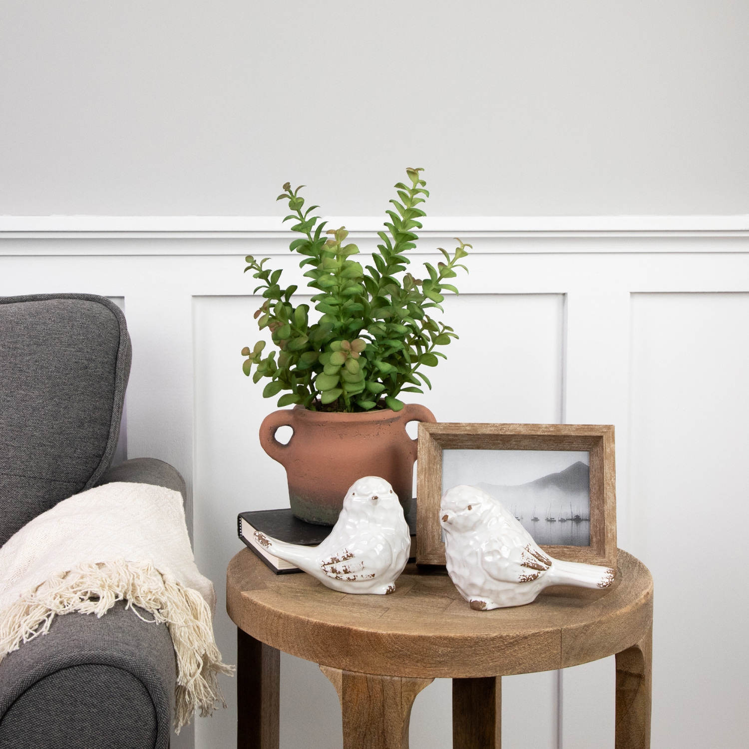 Véritable Touch™ – Pot de séismes de style boîte de lait vintage avec Privet artificiel - 14 po