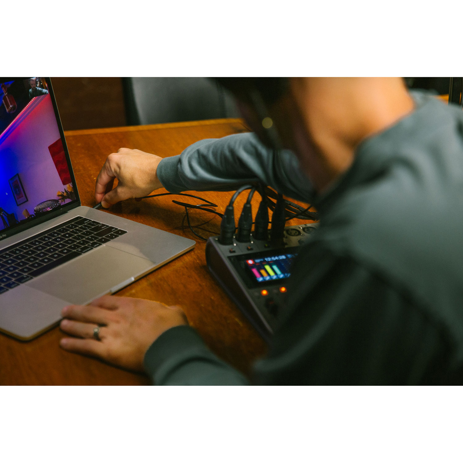 Zoom Pod Track P8 6-Channel Podcast Mixer