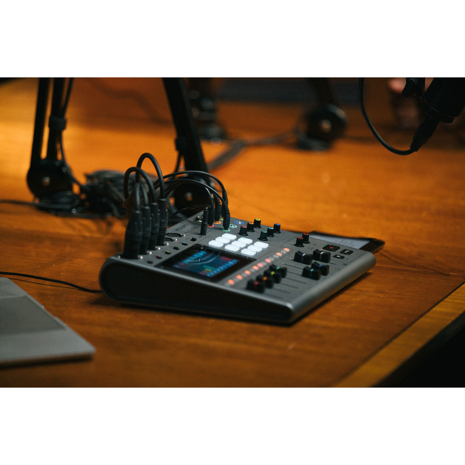Zoom Pod Track P8 6-Channel Podcast Mixer