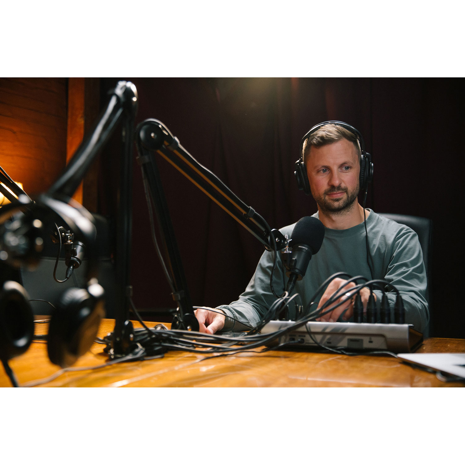 Zoom Pod Track P8 6-Channel Podcast Mixer