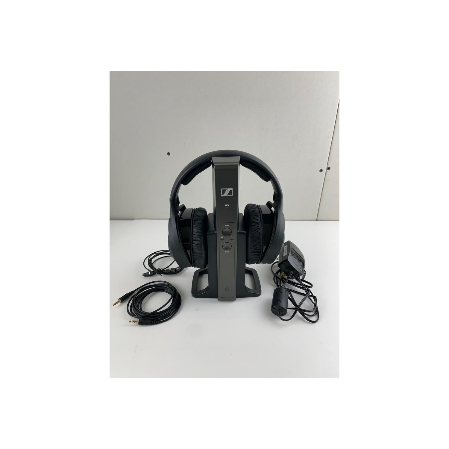 Remis à neuf : système d'écouteurs sans fil RS 175 RF de Sennheiser pour écouter la télévision avec l'amplification des basses et le son ambiophonique