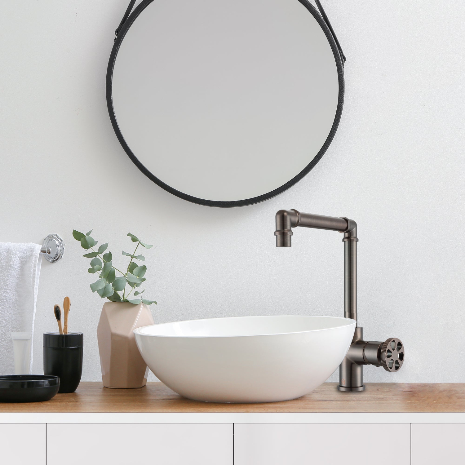 Robinet de salle de bain à 1 trous avec poignée ronde et fixation pour terrasse Urban d'Ancona, bronze huilé