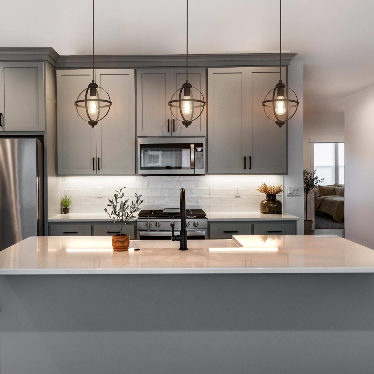 Modern Farmhouse Black 1-Light Globe Pendant Transitional Metal Island Light for Dining Room