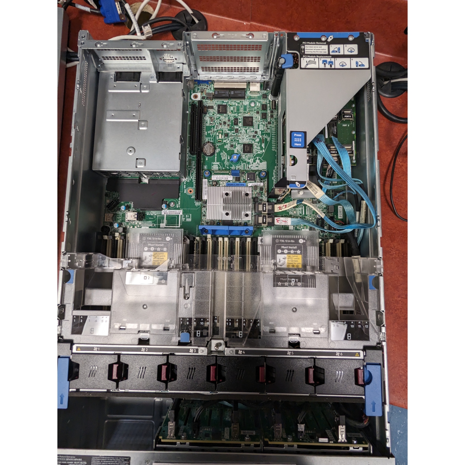 Remis à neuf - HP Proliant DL380 G10, serveur 2U, 2 x Xeon Gold 6140, mémoire vive 64&nbsp;Go, 2 x 150&nbsp;Go SSD SATA , HPE Smart Array P408i-A,