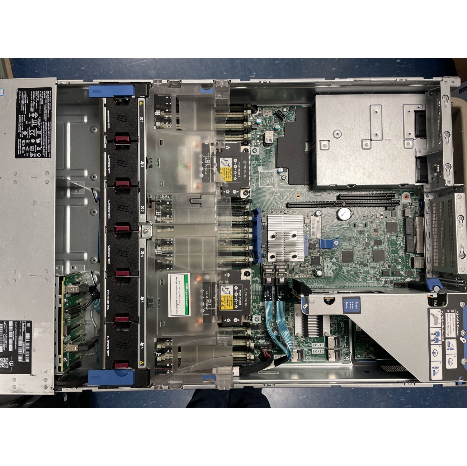 Remis à neuf - HP Proliant DL380 G10, serveur 2U, 2 x Xeon Gold 6140, mémoire vive 64&nbsp;Go, 2 x 150&nbsp;Go SSD SATA , HPE Smart Array P408i-A,