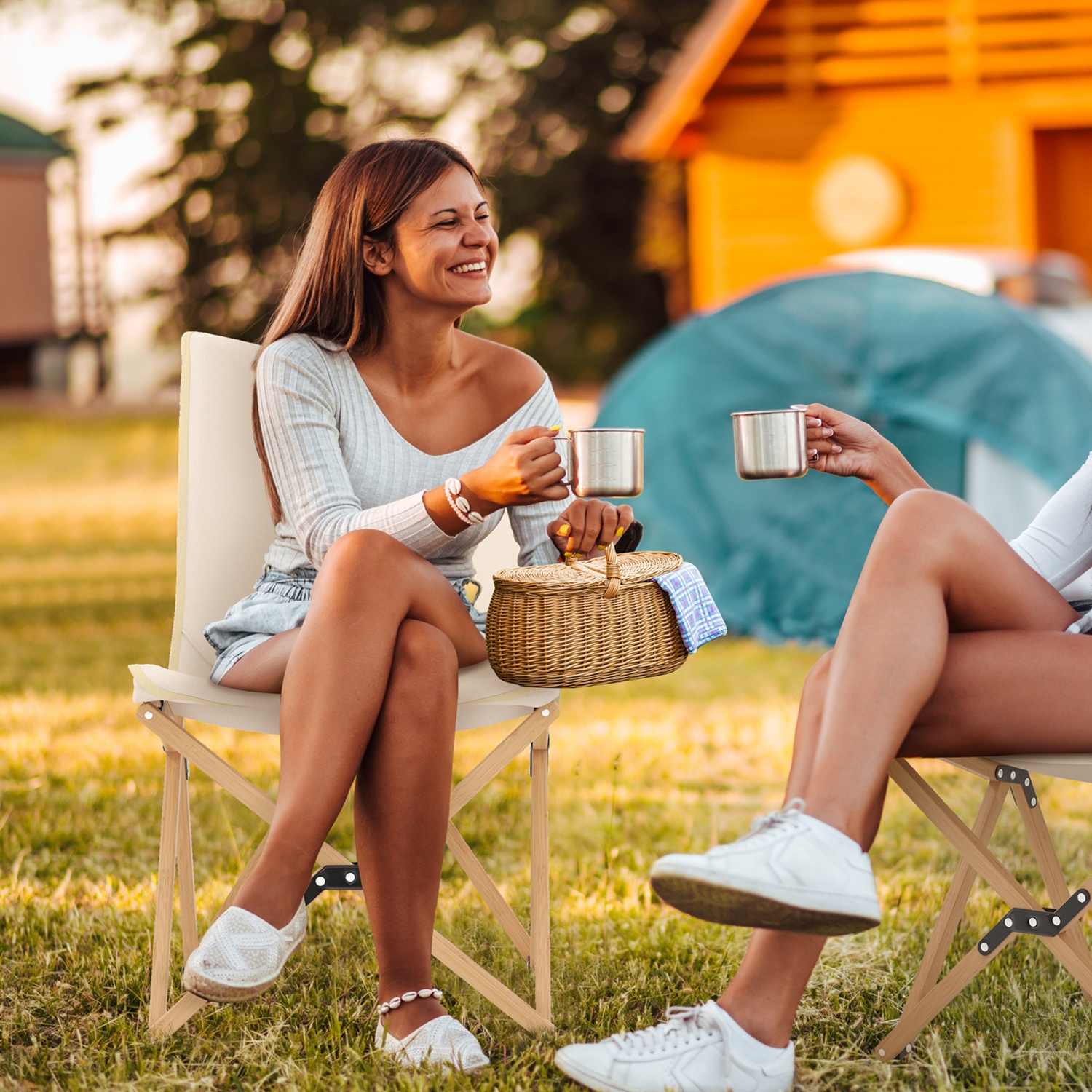 Ensemble de 2 chaises pliantes en bambou avec pochette de rangement de Costway - capacité de 330 LB
