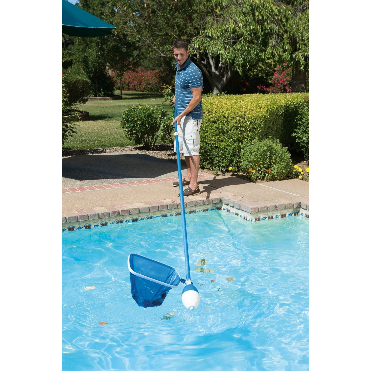 Écumoire de piscine flottante bidirectionnelle Easy Skim bleue et blanche de 21 po