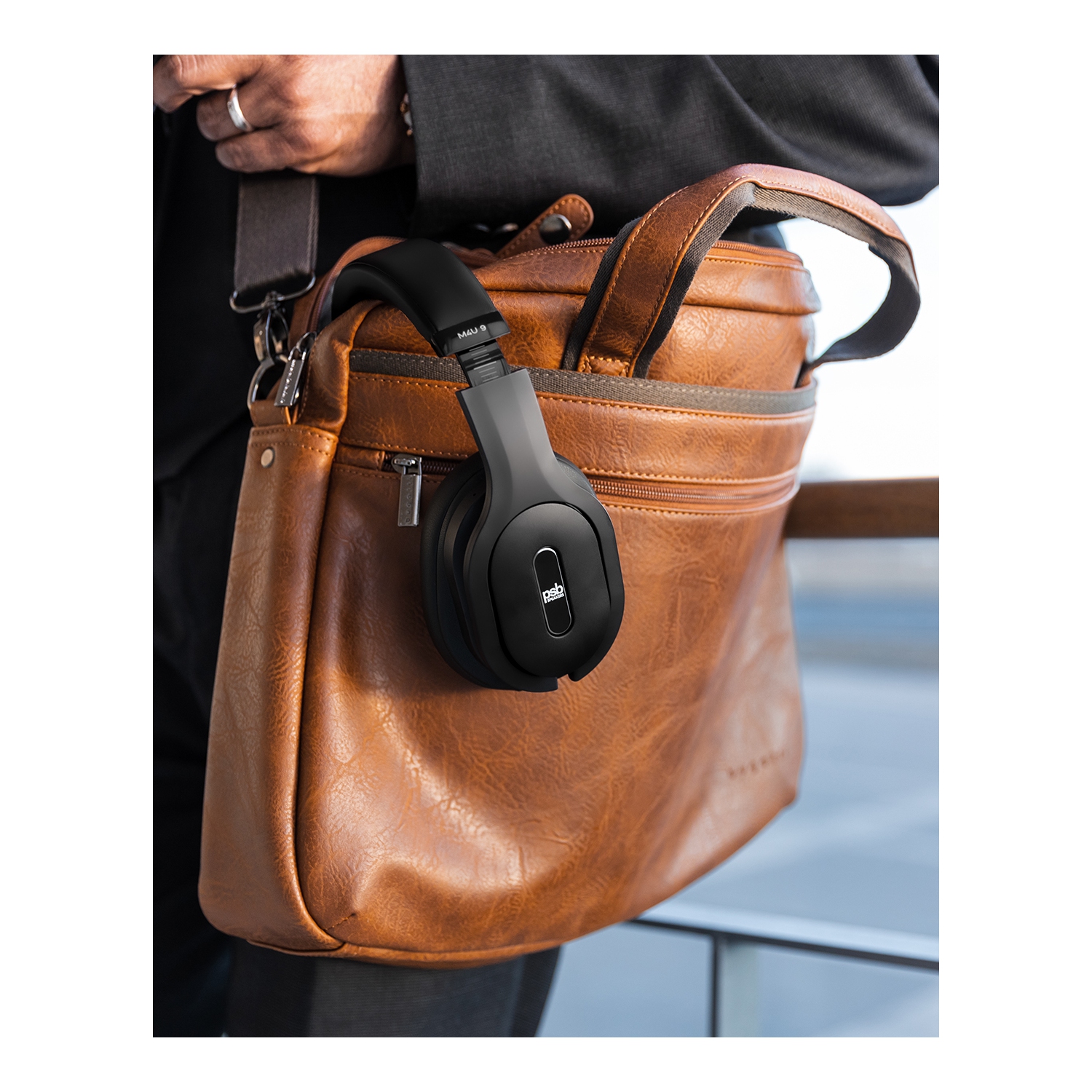 PSB Speakers M4U 9 BLK Over-Ear Wireless Active Noise Cancelling Headphone, Jet Black