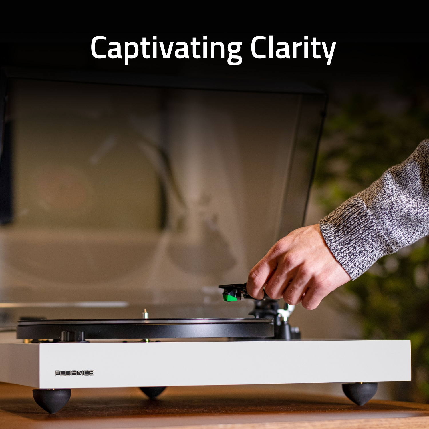 Fluance High Fidelity Vinyl Turntable Record Player, Audio Technica VM95E, Anti-Resonant Platter, Acrylic Mat, Preamp