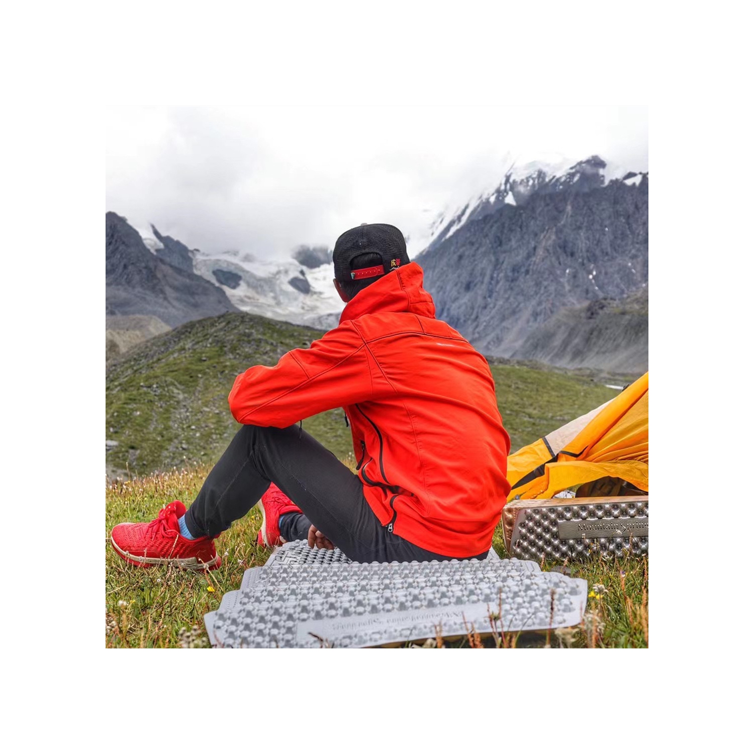 Matelas de couchage en mousse à cellules fermées repliable Mmy 1&nbsp;A de Mountain Spring R1,9 | matelas de couchage en mousse ultra-léger et