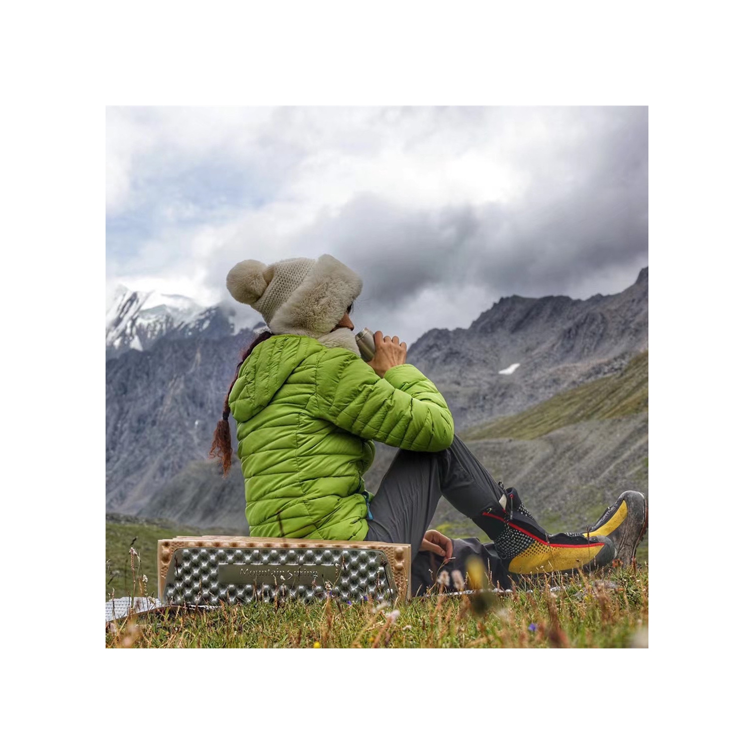 Matelas de couchage en mousse à cellules fermées repliable Mmy 1&nbsp;A de Mountain Spring R1,9 | matelas de couchage en mousse ultra-léger et