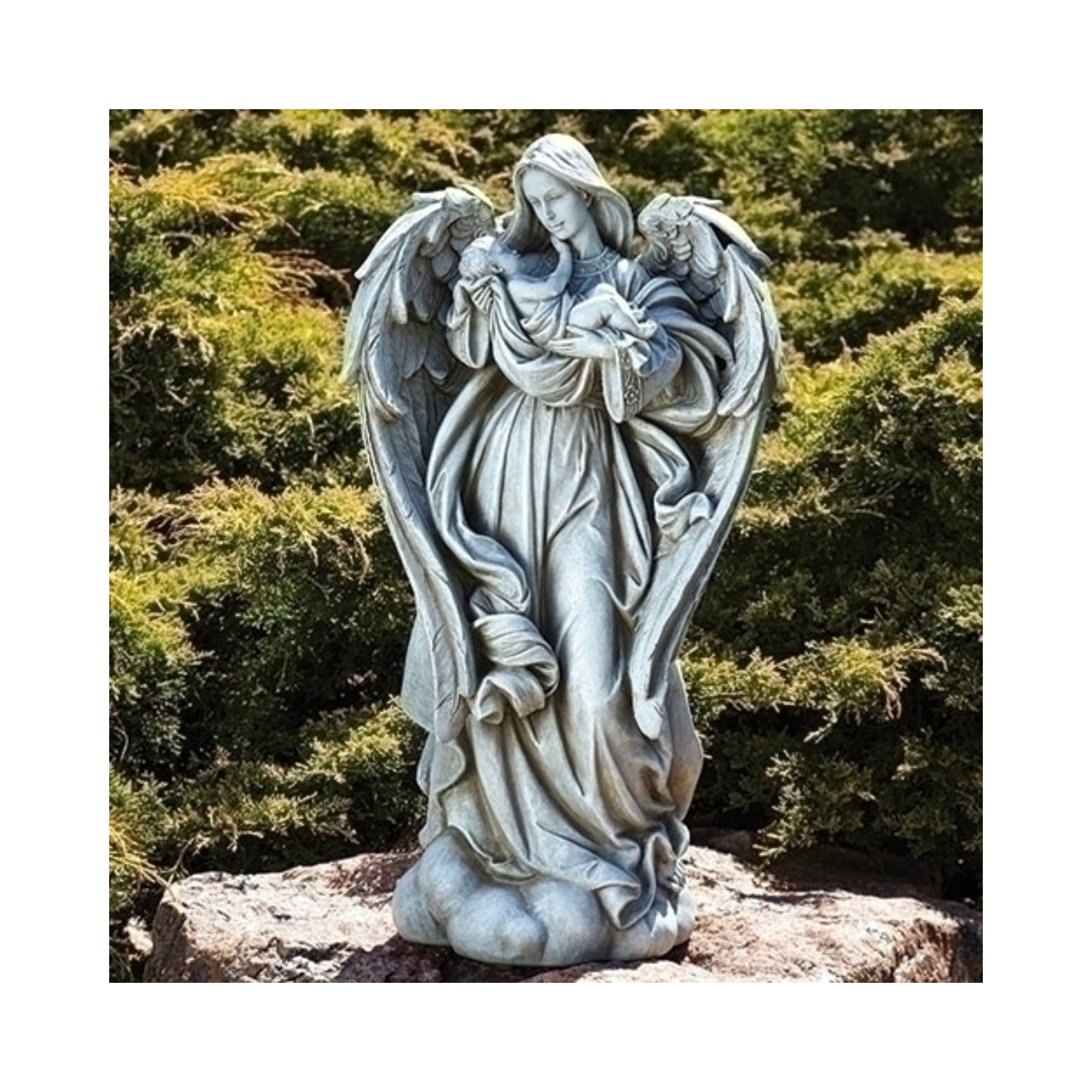 Ange gris de 25,25 po tenant une petite statue de jardin extérieure